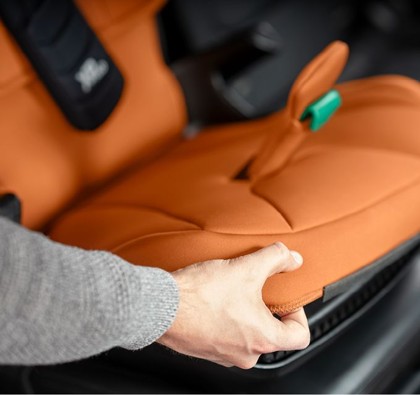 Autosedačka Römer KIDFIX i-Size Golden Cognac 2021_10